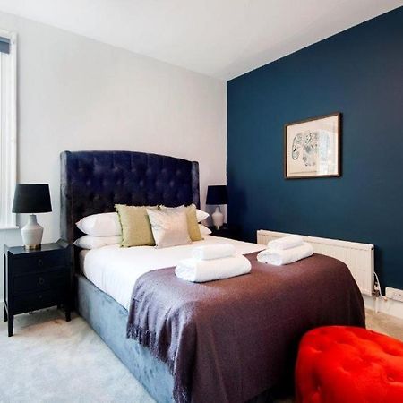 Modern Family Home In London Close To Amenities And Train Esterno foto