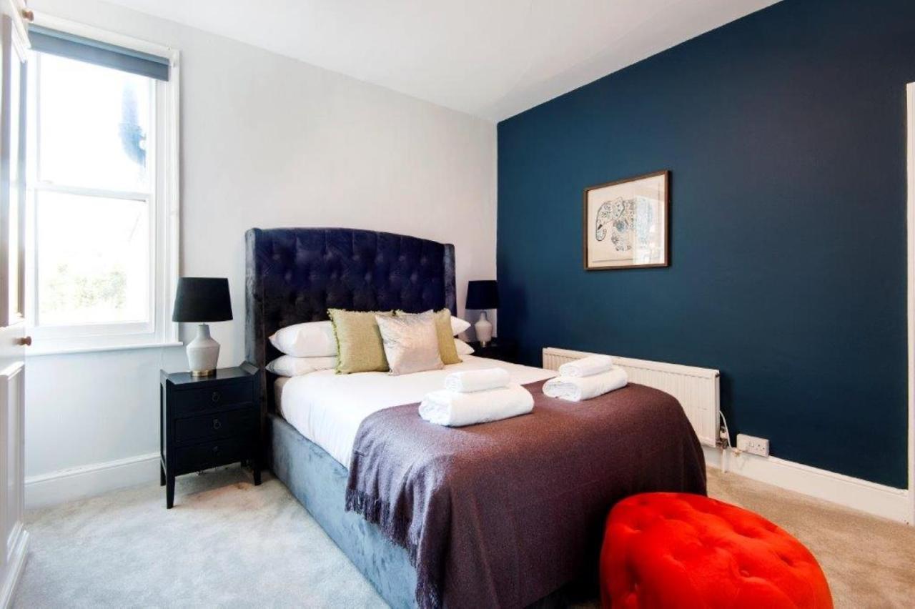 Modern Family Home In London Close To Amenities And Train Esterno foto