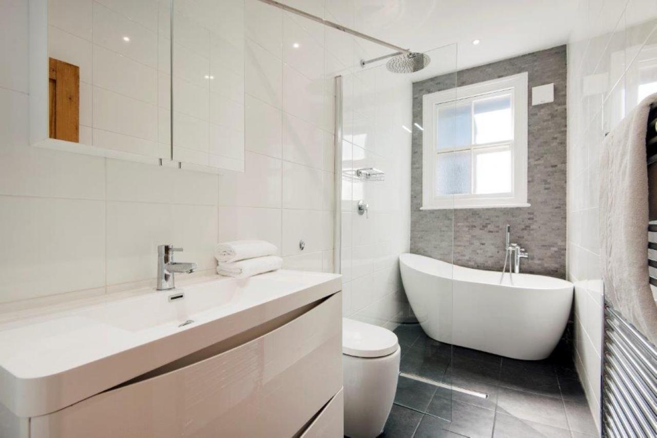 Modern Family Home In London Close To Amenities And Train Esterno foto