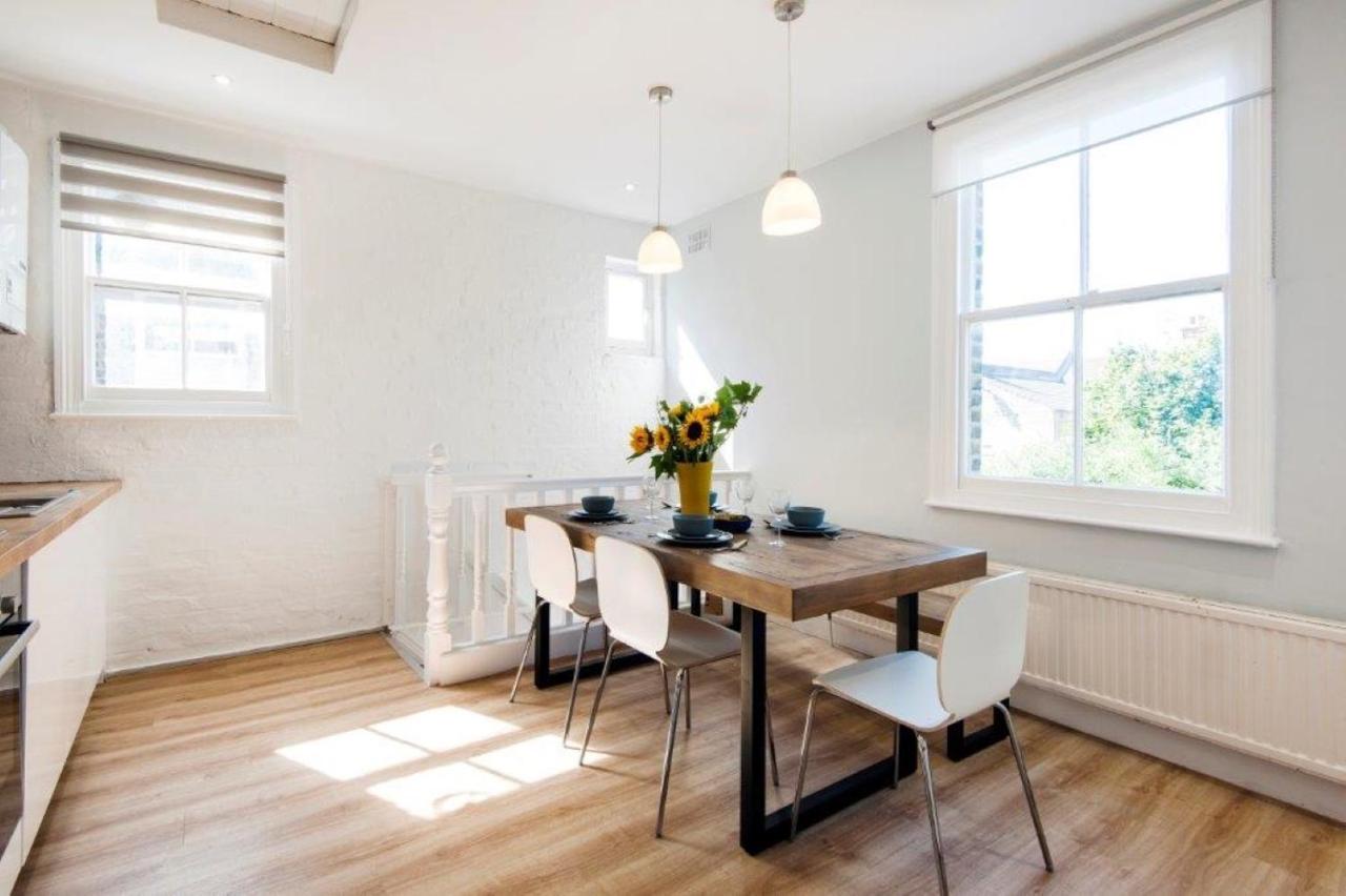 Modern Family Home In London Close To Amenities And Train Esterno foto