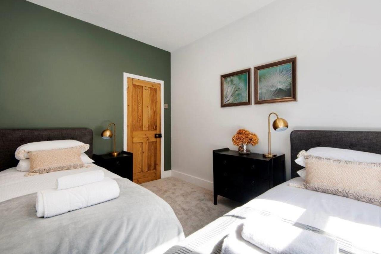 Modern Family Home In London Close To Amenities And Train Esterno foto