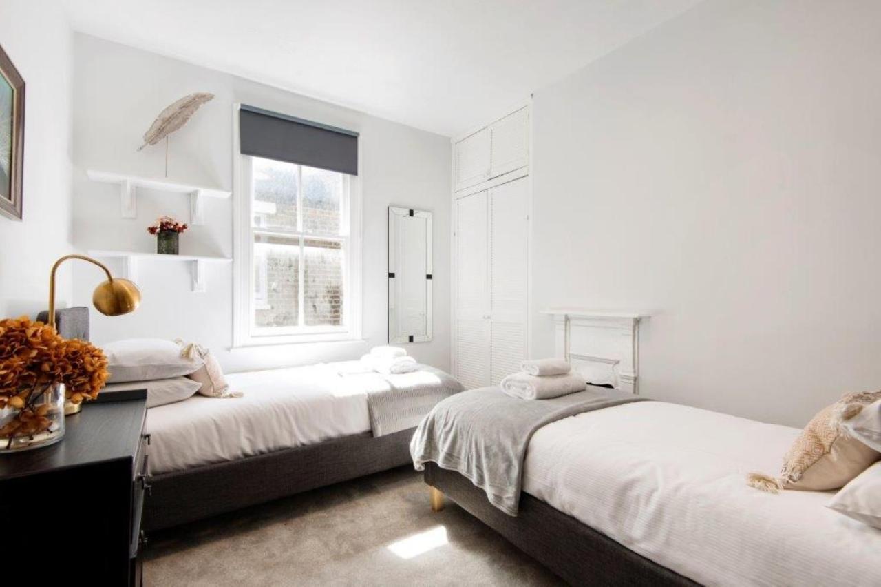 Modern Family Home In London Close To Amenities And Train Esterno foto
